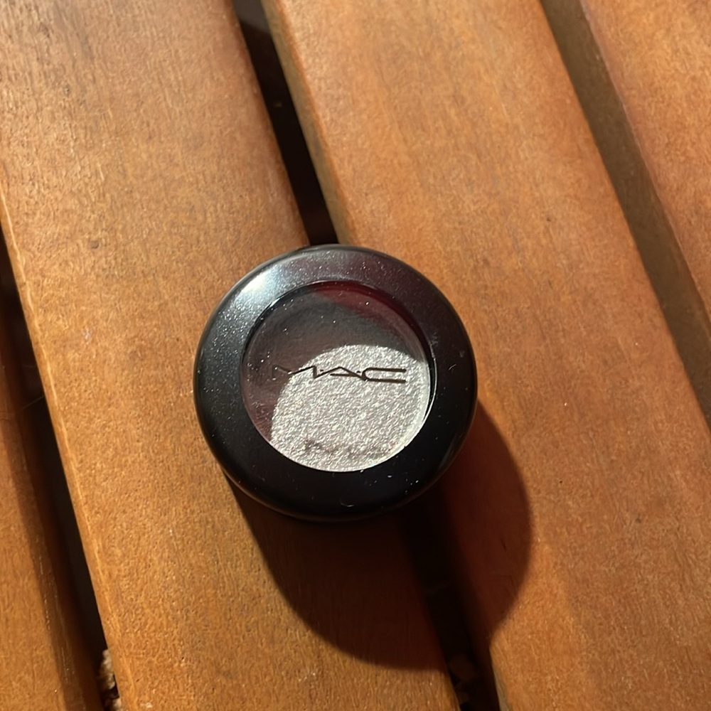 MAC Eyeshadow - Picture 2 of 2